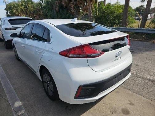 2020 Hyundai IONIQ Hybrid SE
