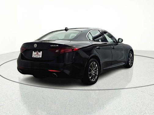 Vulcano Black Metallic 2018 Alfa Romeo Giulia Base