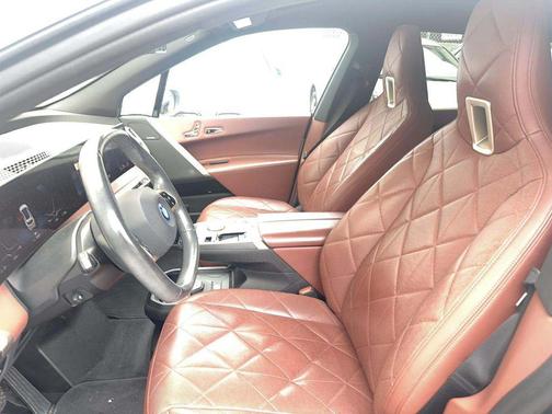 Mineral White Metallic 2023 BMW iX xDrive50