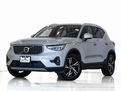2023 Volvo XC40 B5 Plus Bright Theme