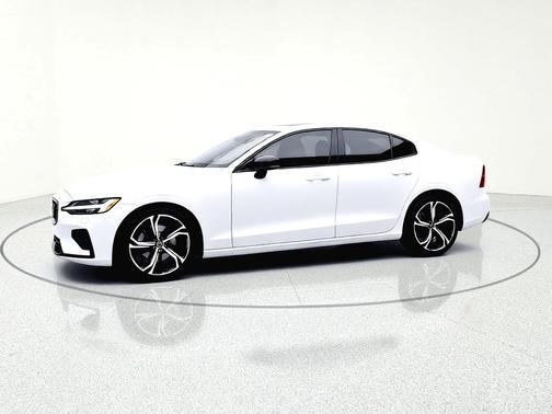 2024 Volvo S60 B5 Plus Dark Theme