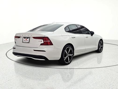 2024 Volvo S60 B5 Plus Dark Theme