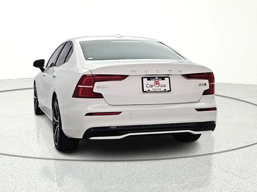 2024 Volvo S60 B5 Plus Dark Theme