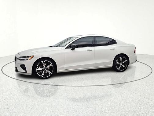 2024 Volvo S60 B5 Plus Dark Theme