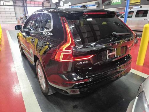 2022 Volvo XC60 B5 Momentum