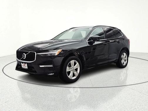 2022 Volvo XC60 B5 Momentum