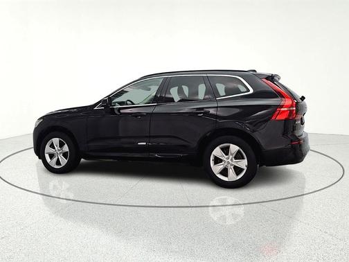 2022 Volvo XC60 B5 Momentum