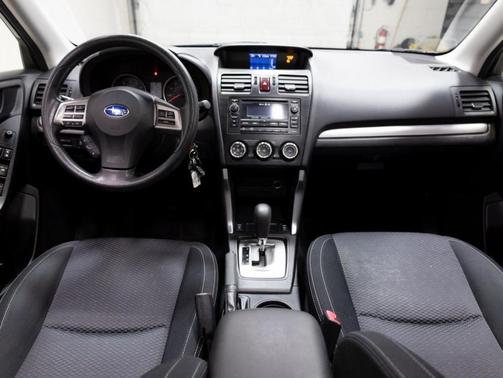 Photo 4 of 32 of 2014 Subaru Forester 2.5i Premium