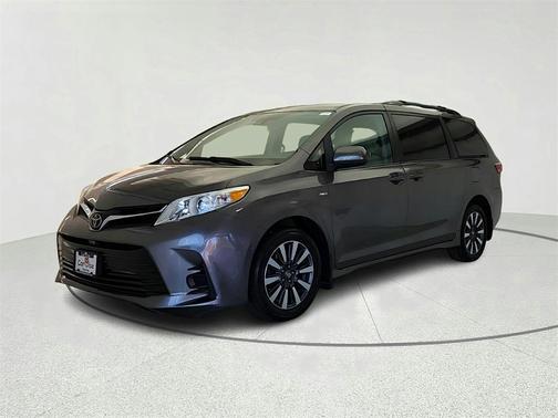 2018 Toyota Sienna LE