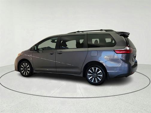 2018 Toyota Sienna LE