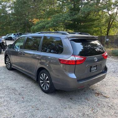 2018 Toyota Sienna LE