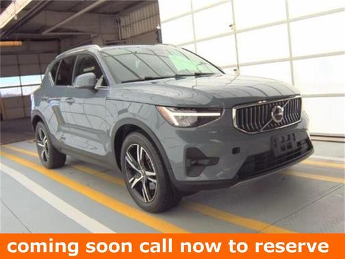2023 Volvo XC40 B5 Plus Bright Theme