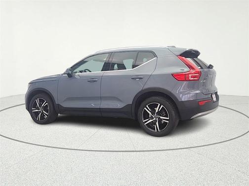 2023 Volvo XC40 B5 Plus Bright Theme
