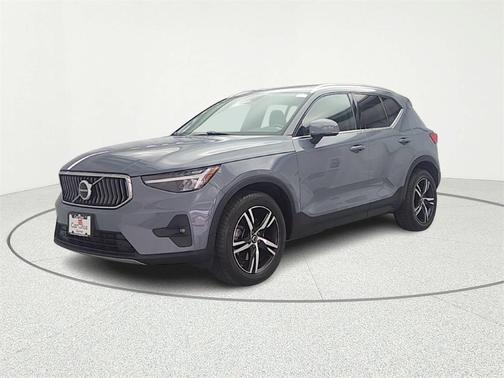 2023 Volvo XC40 B5 Plus Bright Theme