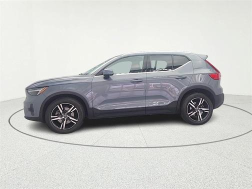2023 Volvo XC40 B5 Plus Bright Theme