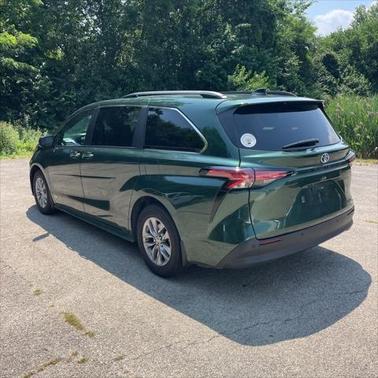 2021 Toyota Sienna XLE 8 Passenger