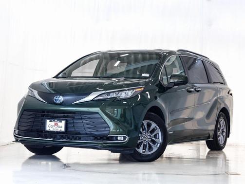 2021 Toyota Sienna XLE 8 Passenger