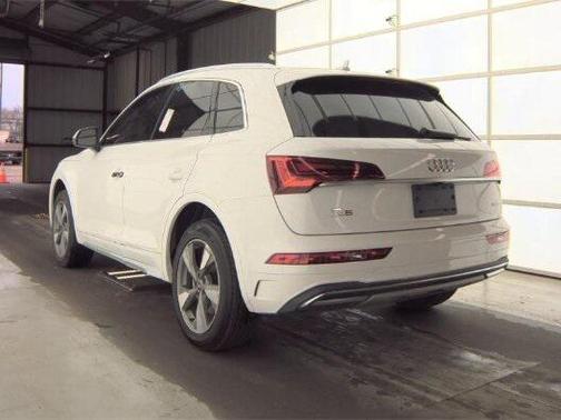 2022 Audi Q5 40 Premium Plus