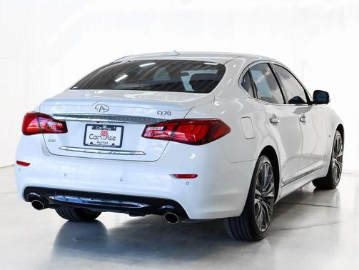 2018 INFINITI Q70 3.7X LUXE