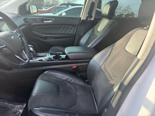 White Platinum Metallic Tri-Coat 2017 Ford Edge Sport