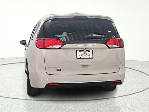 Luxury White Pearlcoat 2020 Chrysler Pacifica Limited