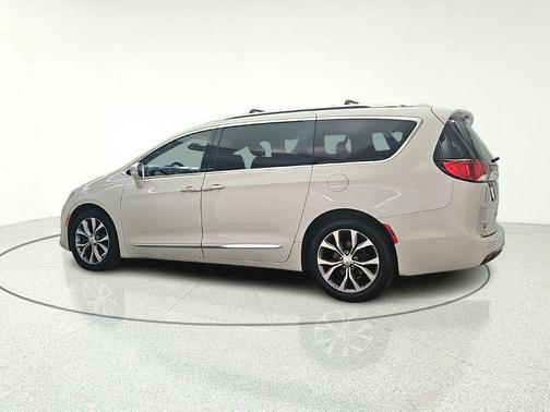 Luxury White Pearlcoat 2020 Chrysler Pacifica Limited