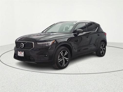 2023 Volvo XC40 B5 Plus Bright Theme