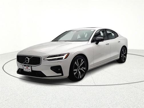 2019 Volvo S60 T6 R-Design