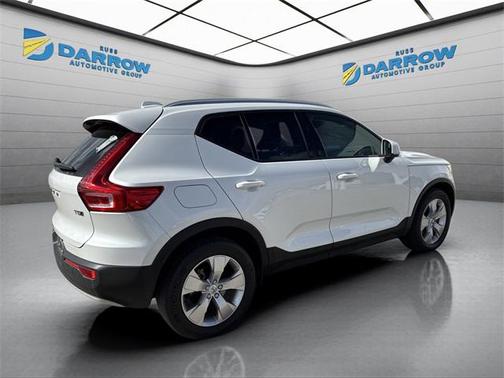 2021 Volvo XC40 T5 Momentum