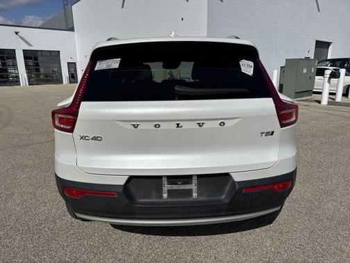 2021 Volvo XC40 T5 Momentum