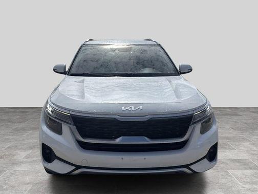Snow White Pearl 2022 Kia Seltos S