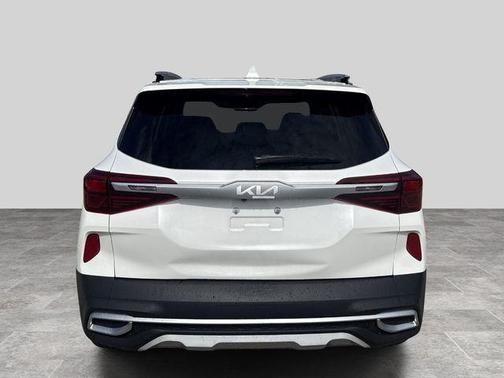 Snow White Pearl 2022 Kia Seltos S