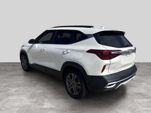 Snow White Pearl 2022 Kia Seltos S
