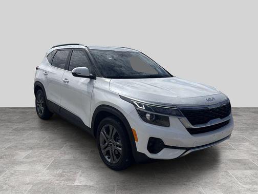 Snow White Pearl 2022 Kia Seltos S