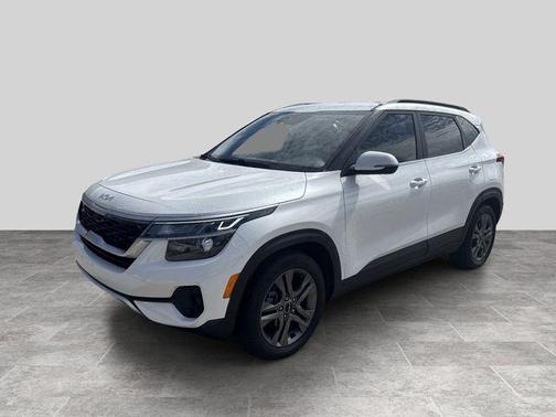 Snow White Pearl 2022 Kia Seltos S