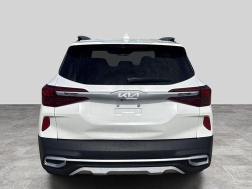 Snow White Pearl 2022 Kia Seltos S