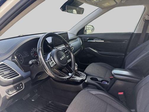 Snow White Pearl 2022 Kia Seltos S