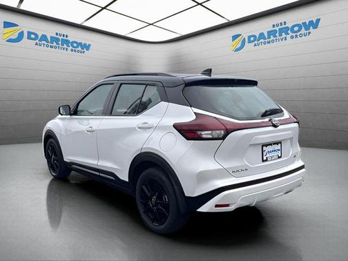 Aspen White/Super Black 2023 Nissan Kicks SR