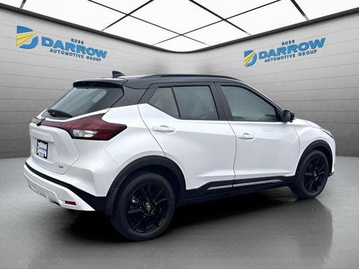 Aspen White/Super Black 2023 Nissan Kicks SR