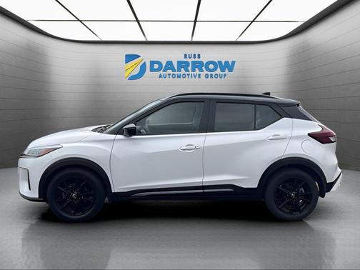 Aspen White/Super Black 2023 Nissan Kicks SR