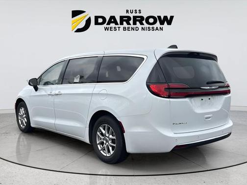 Bright White Clearcoat 2023 Chrysler Pacifica Touring L
