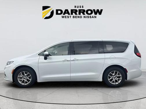 Bright White Clearcoat 2023 Chrysler Pacifica Touring L