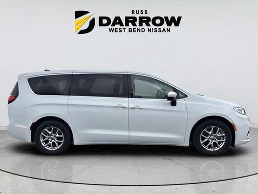 Bright White Clearcoat 2023 Chrysler Pacifica Touring L