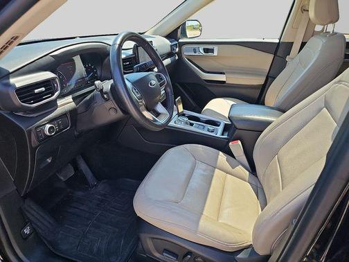 Black Metallic 2022 Ford Explorer Limited