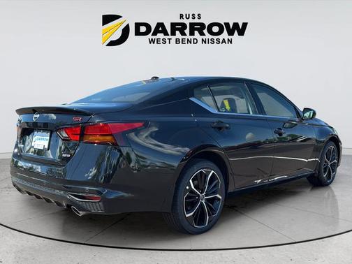 Super Black Clearcoat 2026 Nissan Altima SR AWD