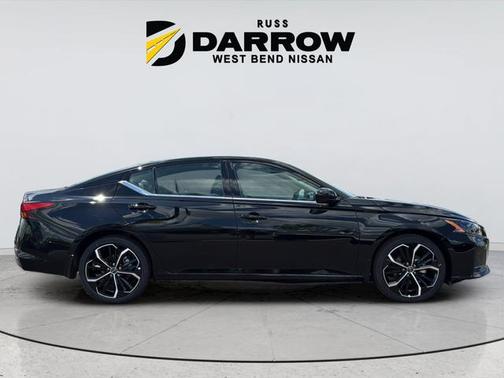 Super Black Clearcoat 2026 Nissan Altima SR FWD