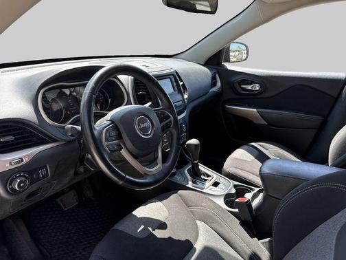 Patriot Blue Pearlcoat 2018 Jeep Cherokee Latitude