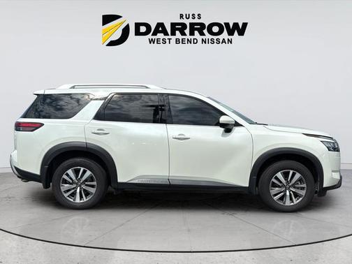Pearl White Tricoat 2023 Nissan Pathfinder SL 4WD