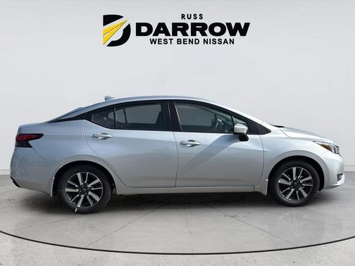 Brilliant Silver Metallic 2025 Nissan Versa 1.6 SV
