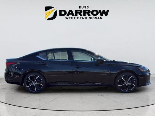 Super Black Clearcoat 2026 Nissan Altima SR FWD